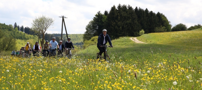 Gestütsradweg Marbach mit mehreren Fahrrad Fahrern