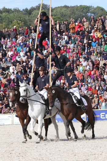 HP 2013 Pyramide auf Pferden