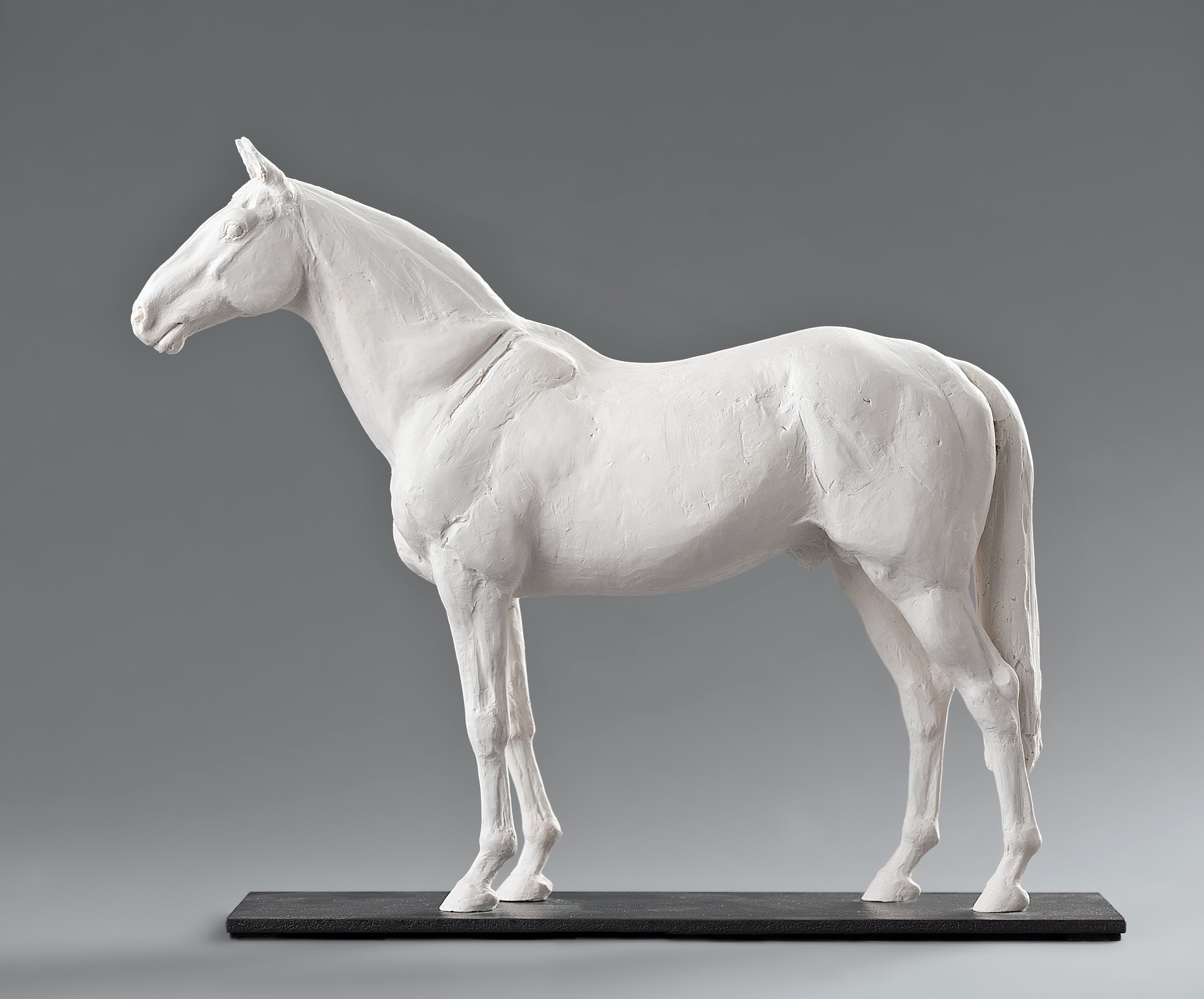 Abbildung einer Skulptur von Stand the Man in weiß 