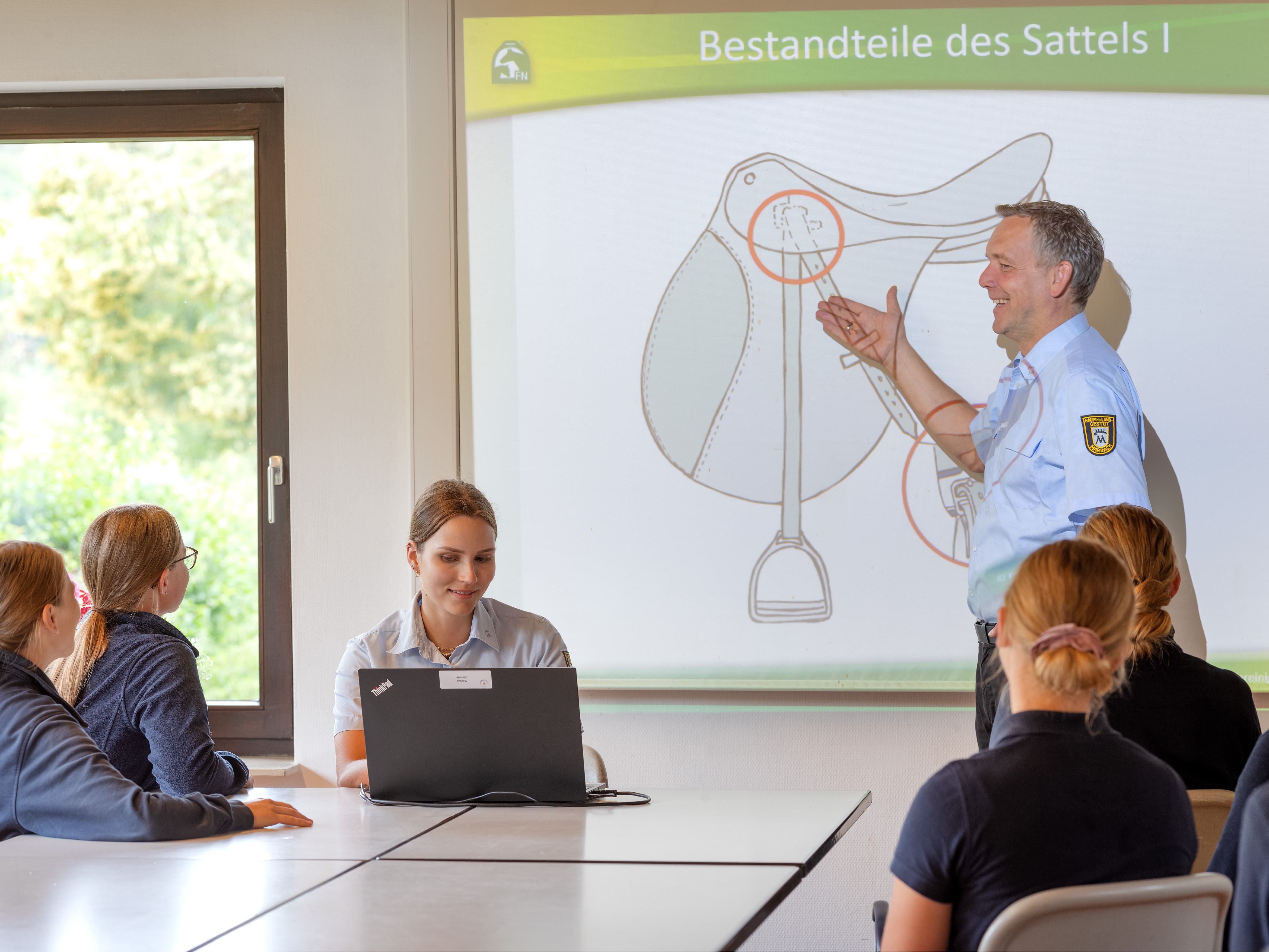 Theorieunterricht in der Landesreitschule