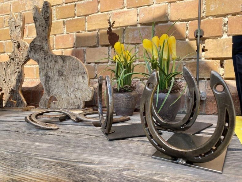 Buchstützeund gebrauchte Hufeisen