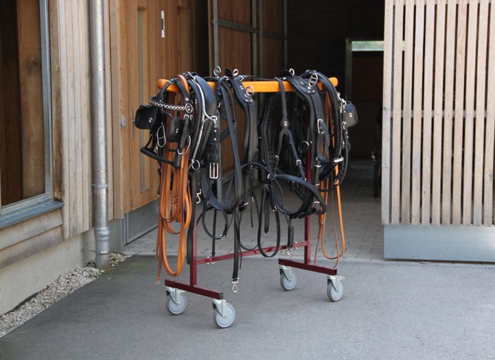 Geschirre der Landesfahrschule